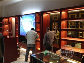 煙酒靠墻展柜安裝