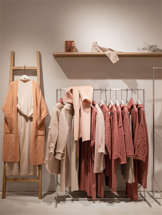 阜陽女裝展柜定做都需要留意什么