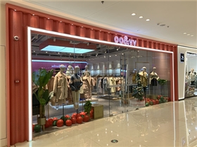 服裝展柜制作還是直接找展柜廠好