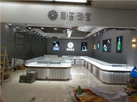 淮安盱眙定制高級珠寶展柜選哪種材料用的好