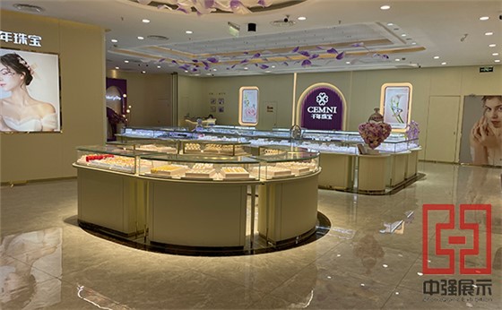 南京展柜廠家分享珠寶展柜制作的注意事項