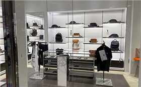 選擇服裝展柜制作廠家如何判斷質量好壞