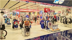 斐樂服裝店展柜定制-中強展柜廠