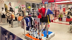 斐樂服裝店展柜定制-中強展柜廠