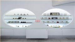 西班牙香水化妝品展柜定制中強(qiáng)展柜