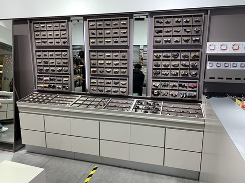 蘇州姑蘇定制哪種款式的飾品展柜很受大家歡迎