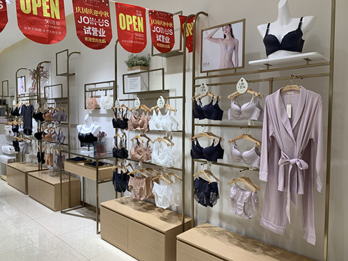 泰州高港哪里可以定做不同類型的商場(chǎng)服裝展示柜