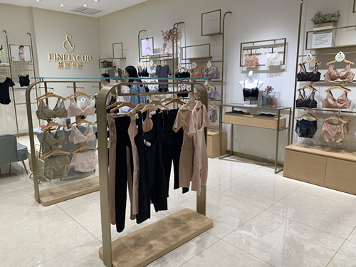 泰州高港哪里可以定做不同類型的商場(chǎng)服裝展示柜