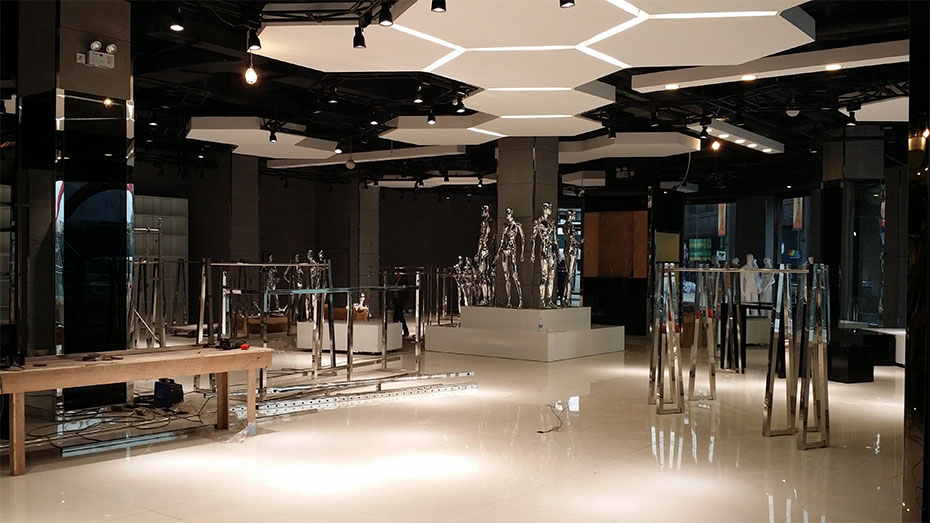 奧特萊斯展柜,南京服裝展柜,服裝展柜,服裝展柜設計