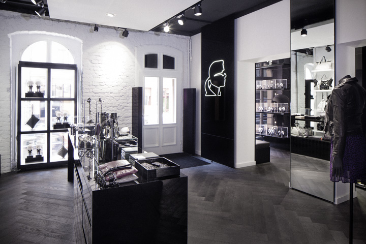 南京服裝店貨架展示柜柜臺定做廠家