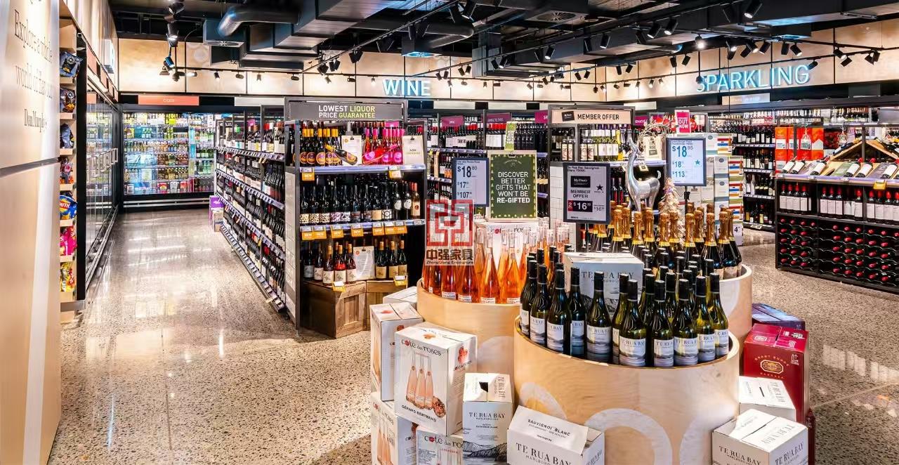 煙酒展柜定制中強展柜