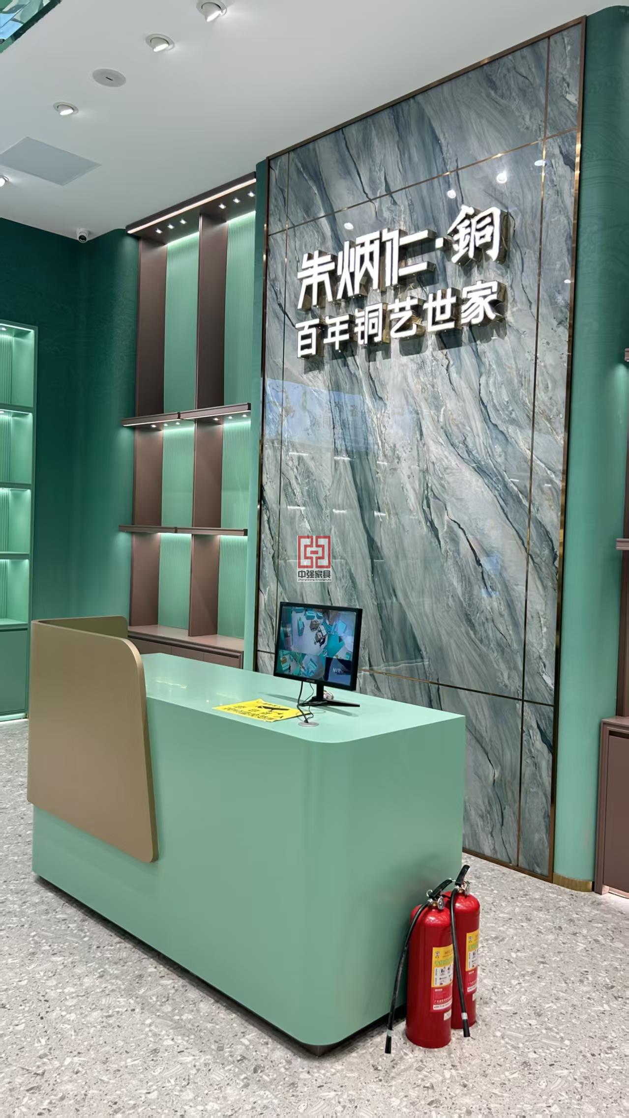 南京的商場店鋪裝修，展柜定制，朱炳仁銅，南京中強展柜廠