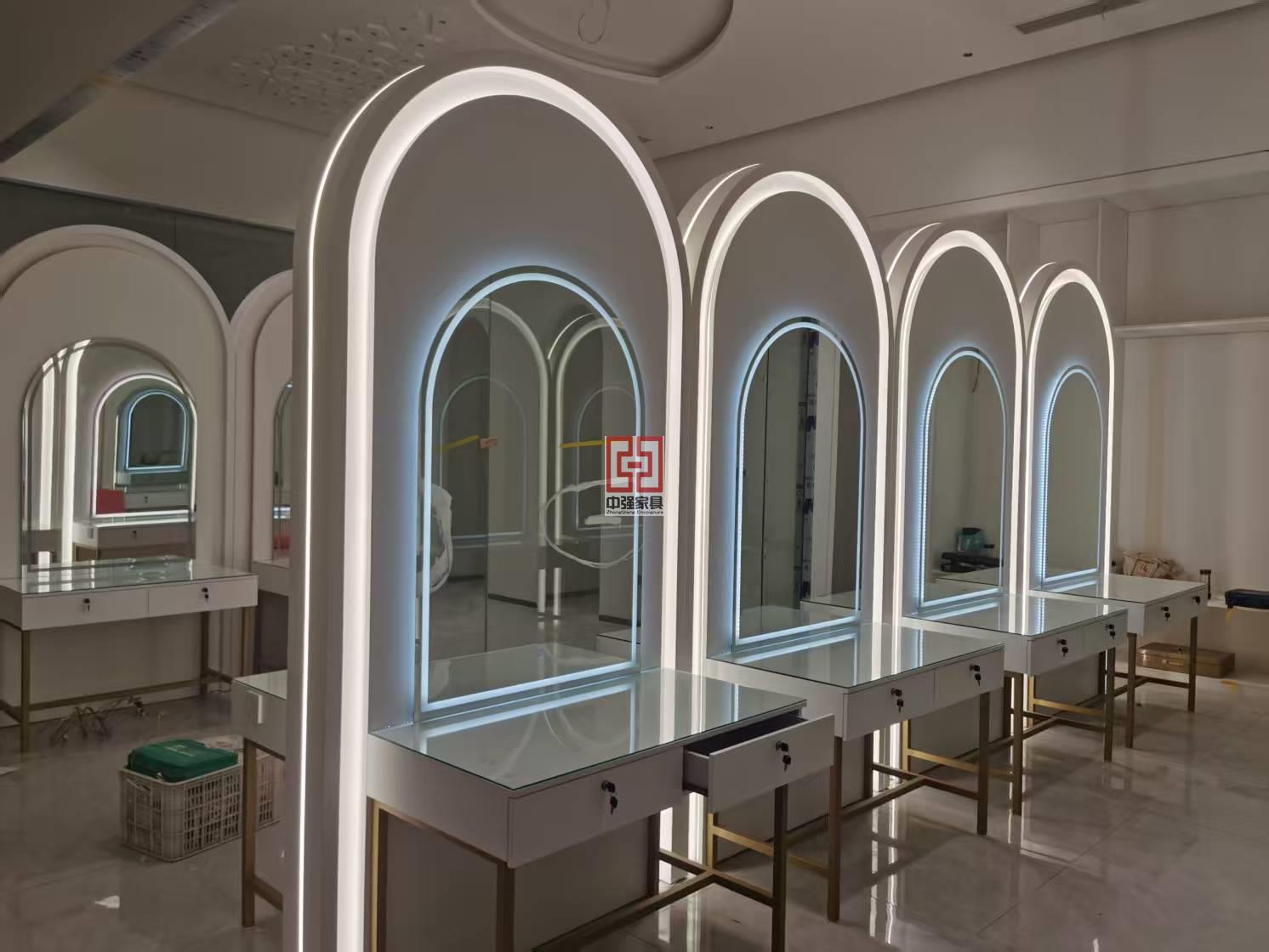 理發店鋪裝修，烤漆展柜定制，南京中強展柜廠