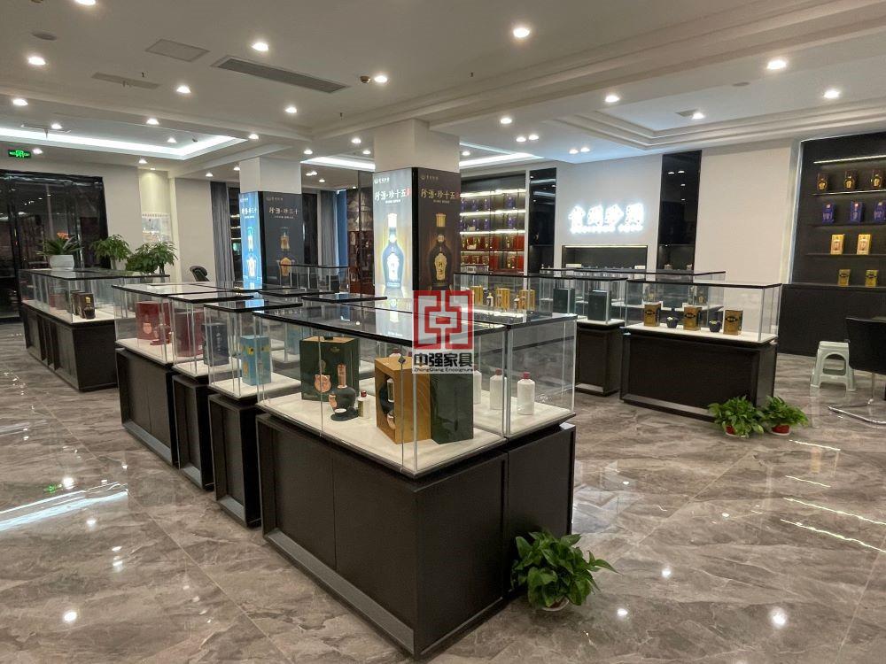精雕細(xì)琢，尊貴呈現(xiàn)——江蘇中強(qiáng)煙酒展柜，定制您的高端品位之旅-中強(qiáng)展柜廠